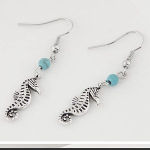 ✨3 for$23✨NWT Antiqued Silver Seahorse and turquoise Dangle Earrings✨